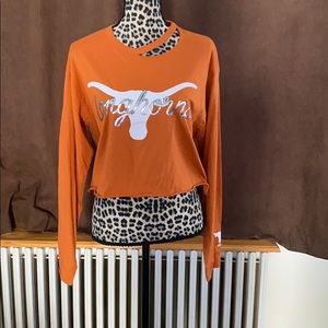 NWT. Pink collegiate Texas Longhorns  crop tee